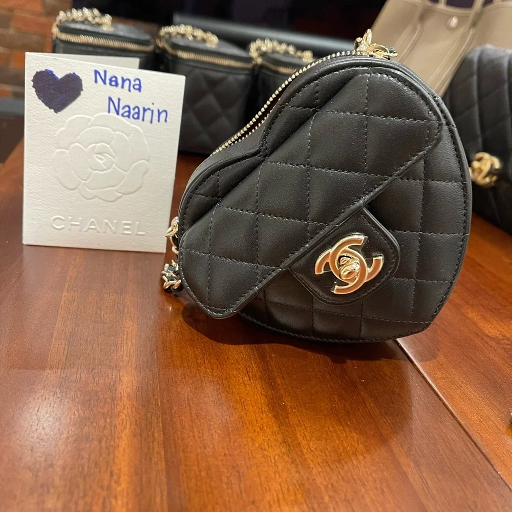 Rare!!!! Authentic guarantee Chanel runway mini Heart bag - Picture 2 of 5